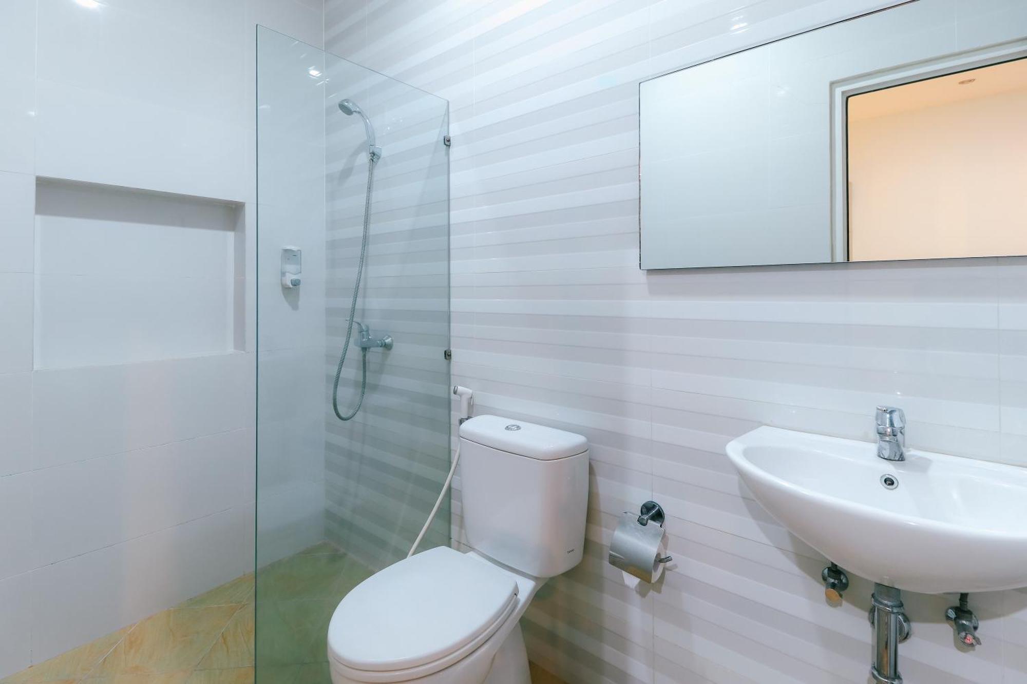 Home Guesthouse Surabaya Exterior photo